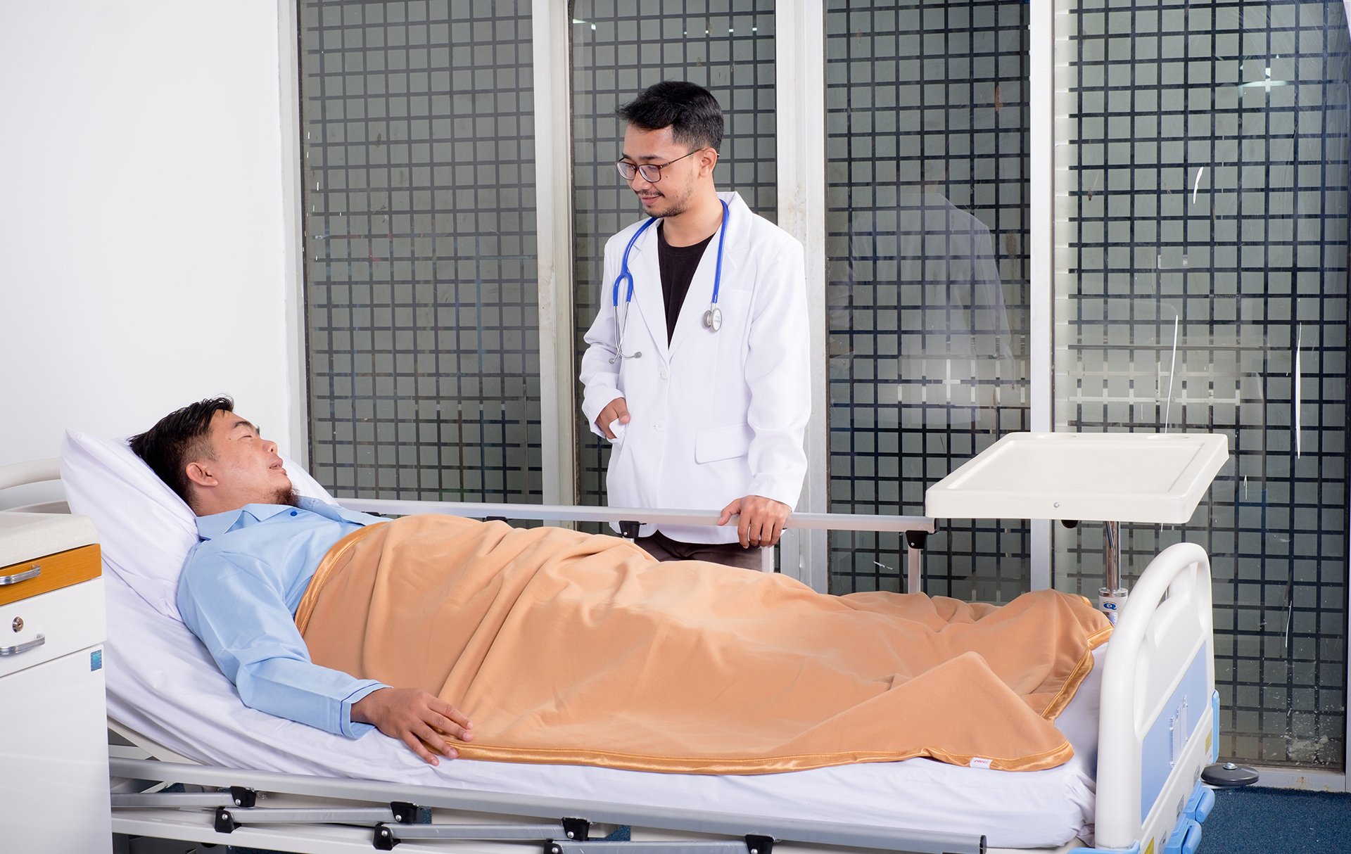 doctor standing near the injured patient. How Hearing Loss Puts You at Higher Risk for Other Injuries.