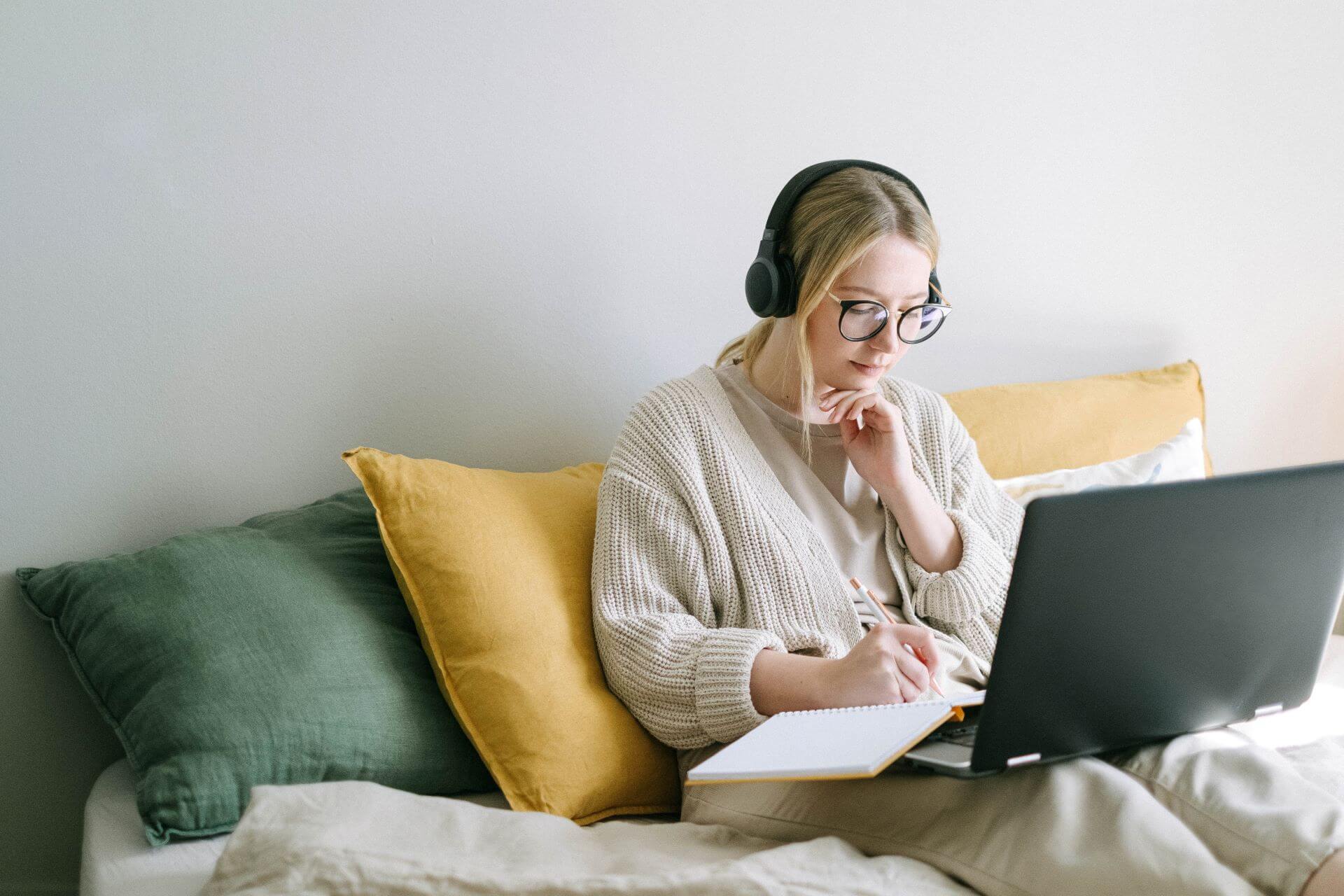 Why Headphones Pose a Risk to Workers’ Hearing